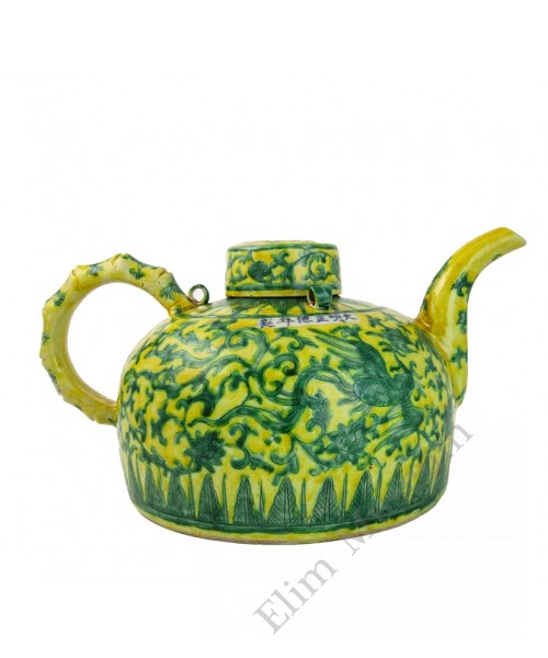 1274 Ming Zheng-De period Sancai teapot bamboo-knots handle